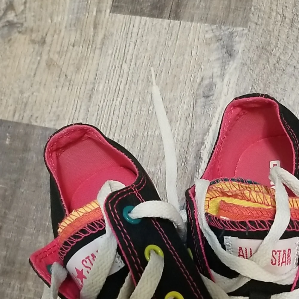 Converse different color